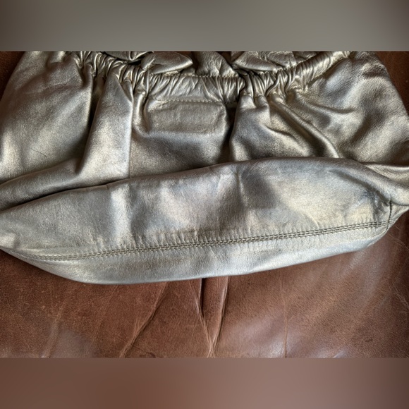Antique gold/ bronze shoulder bag by Cole Haan from early 2000s - Picture 3 of 6
